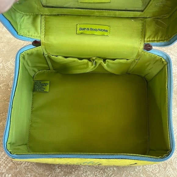 VINTAGE Bath & Body Works True Blue Spa Footcare Set Soothing Socklets Zip Case - Picture 14 of 16